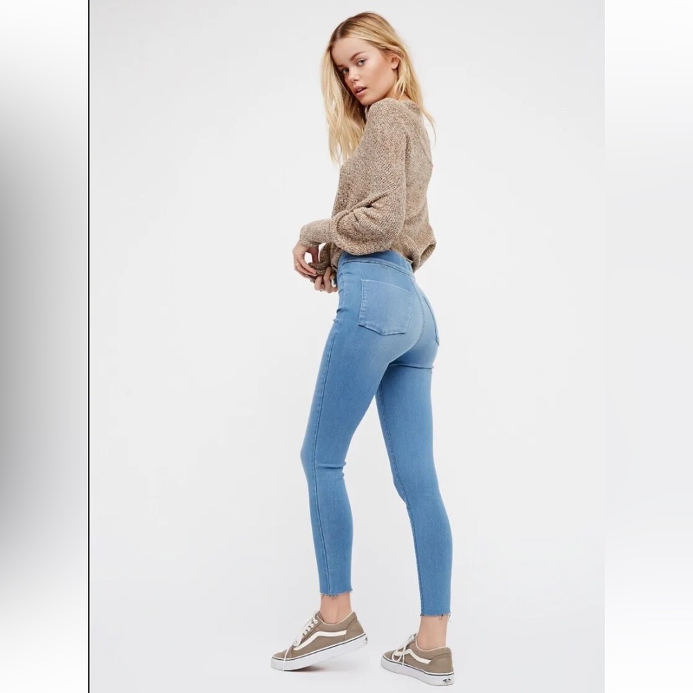 Free People SZ 27Skinny Slim Leg Denim Leggings Stretch Jeans Mid Rise Raw Hem